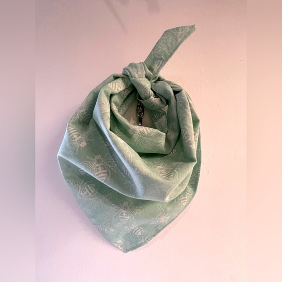 HANDMADE DOG BANDANA - Picture 1 of 3